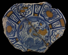 Majolica dish, orange and blue on white, decor bird in Chinese Garden, Wanli period, dish plate crockery holder earth discovery
