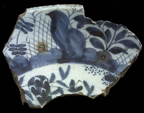 Fragment faience dish, blue on white, Chinese decor with Chinese border, dish plate crockery holder earth discovery ceramics