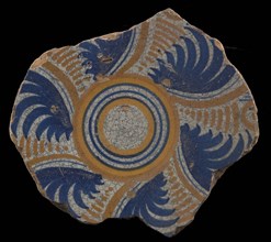 Fragment majolica dish, orange and blue on white, revolving decor with fluttering feathers, dish plate crockery holder earth