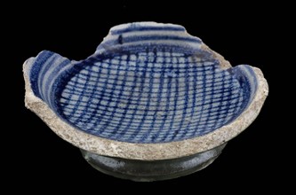 Fragment majolica bowl or salt shaker, blue on white, circle hatched in the middle, reverse side light green glaze, salt bowl