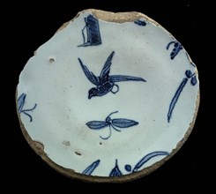 Fragment faience bowl, blue on white, Chinese motif with birds, insects, bottom beacon, bowl plate crockery holder soil find