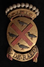Carved wooden crowned coat of arms including the name E. De Raedt, coat of arms informative form carvings sculpture sculpture