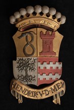 Carved wooden crowned coat of arms including the name Hendrik vd Mey, coat of arms information form wood carving sculpture