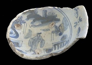 Fragment majolica bowl, blue on white, Chinese motifs with Chinese in kimono, papkom? bowl crockery holder earth discovery