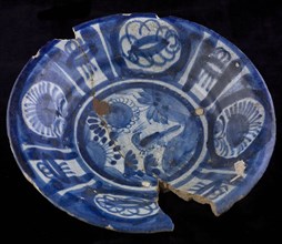 Majolica plate, blue on white, bird in Chinese garden in Wanli style, plate crockery holder soil find ceramic earthenware glaze