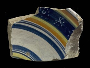 Three fragments of majolica bowl, polychrome decor and sgraffito border, exterior blue lines, bowl crockery holder soil find