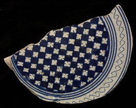 Fragment majolica plate, blue on white, chessplate decor, wave edge, plate crockery holder soil find ceramic earthenware glaze