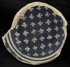 Fragment majolica bowl, blue on white, chessplate decor, bowl crockery holder soil find ceramic pottery glaze, baked underside