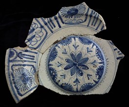 Fragment majolica pancake dish, blue on white, stylized floral decor, border in Wanli style, dish crockery holder soil find