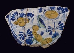 Fragment majolica dish, polychrome, chinese garden with bird and flowers, dish crockery holder soil find ceramics pottery glaze
