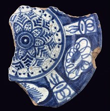 Fragment majolica dish, blue on white, stylized flower, rim in Wanli style, dish tableware holder soil find ceramics pottery