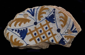 Fragment majolica dish, orange and blue on white, four-sided brushstroke decor with grid, dish crockery holder soil find ceramic