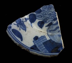 Fragment faience plate, blue on white, chinese garden with insect, plate dish crockery holder earth discovery ceramics