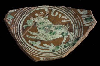 Ground fragment Werra plate, mirror finish animal, year 1612, pale yellow and green glaze, plate crockery holder earth discovery