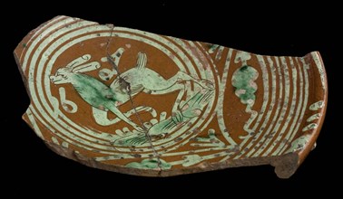 Fragment Werra plate, mirror finish hare, year 1607, light yellow and green glaze, border decoration bows and plants, plate
