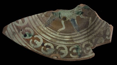 Fragment Werra plate, mirror decor six-pointed star with sgraffito face, pale yellow and green (and blue?) Glaze, plate crockery
