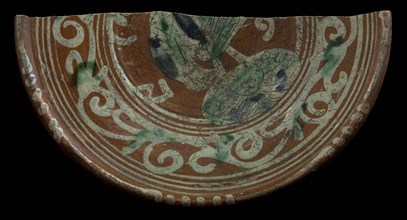 Fragment Werra plate, mirror decor with bird and plant, year 1612, pale yellow and green glaze, plate crockery holder earth