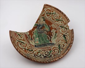 Fragment Werra plate, mirror-painted well-heeled lady in long dress, year 1618, pale yellow, blue and green glaze, edge decor