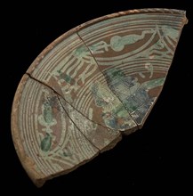 Fragment Werra plate, mirrored decor well-behaved couple, man and woman, armmd, year 1619, light yellow and green glaze, border