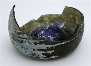 Fragment of bottom of bulbous bottle, belly bottle bottle holder soil find glass, free blown and shaped Fragment of bottom