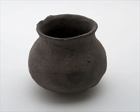 Small ball pot of gray earthenware, ball jar pot holder soil found ceramic pottery, hand-formed hand-turned baked Small ball pot