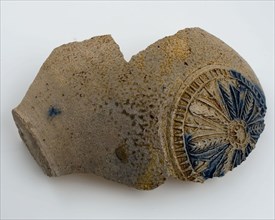 Abdominal fragment of beard man, stoneware, with round cartouche in which rosette, beardmug tableware holder soil find ceramic