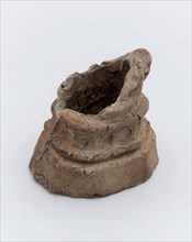 Foot fragment of pipes on pedestal, sculpture visual material soil finds ceramics pipe earth, in mold formed baked Fragment