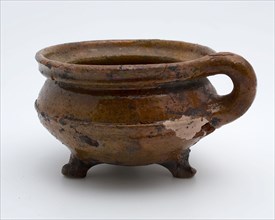 Earthenware cooking pot, glazed, vertical bandoor, on three legs, cooking pot tableware holder utensils earthenware ceramics