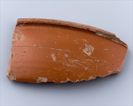 Earthenware fragment terra sigillata, bowl bowl crockery holder soil find ceramic pottery clay engobe, Edge fragment of dish