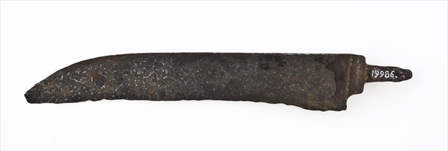 blade knife cutlery soil find iron metal, archeology underground pit Rotterdam Kralingen Muted Slaak Soil discovery underground