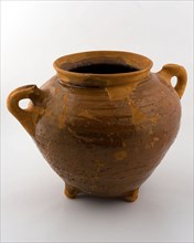 Light brown pot on three legs, with two standing pinched ears, short and narrow neck, storage pot aspot cover pot holder soil