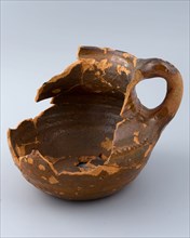 Fragment of reddish-brown room ease, with slightly pinched ear, twisted lips and cable edge, pot holder sanitary earthenware