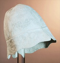 Kraammansmuts, typical cap worn by new fathers, made of white cotton, ball with Zaans stitching, cap hat cap headgear men's