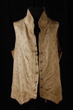 Men's vest in cream-colored embroidered satin, vest outerwear men's clothing clothing satin silk? shoulder, bottom, textile