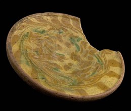 Pottery dish on stand ring decorated in sludge flow technique in yellow and green, plate dish crockery holder soil find ceramic