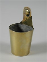 metal worker: Gresnich, Yellow copper miniature soap dish, soapbox holder miniature toy relaxing agent model brass lead metal