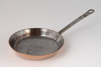 metal worker: Gresnich, Red copper miniature frying pan, saucepan casserole tableware container kitchenware miniature toy