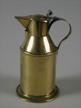 metal worker: Gresnich, Yellow copper miniature oil jug, oilcan miniature miniature toy relaxant model brass, ear 7,0 hammered