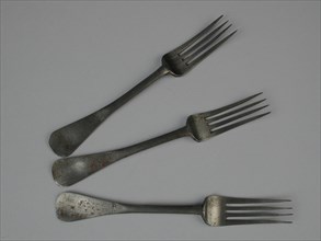 metal worker: Gresnich, Three steel miniature forks, fork cutlery miniature toy relaxant model base metal, filed Forks
