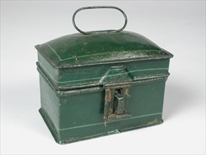 metal worker: Gresnich, Green painted rectangular miniature bread bin, bread bin drum miniature toy relaxant model metal paint