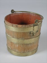Te Poel, Wooden bucket with copper handle and straps, from children's kitchen, bucket crockery holder kitchenware dolls