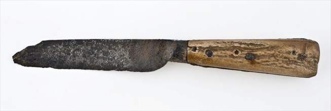 Knife with straight blade, with pointed end and legs, knife cutlery soil find iron bone metal, archeology underground pit