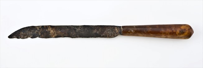 Knife with narrow elongated blade and tapered handle with oval cross-section, knife cutlery soil find wood iron metal