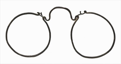 Round spectacle frame of curved metal, squeeze glasses eye lens ground find copper metal, drawn curved Squeeze glasses