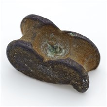 Copper shackle, part of dummy game, marked or decorated, nickel game soil find copper metal, cast Copper shackle Naturally