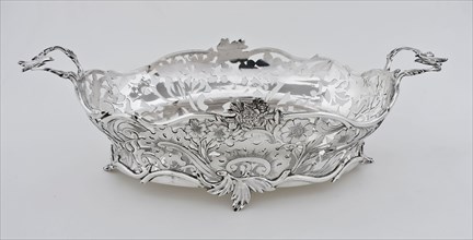 Silversmith: Anthony Huijs, Silver, oval bread basket with openwork walls decorated with birds and flower and leaf motifs