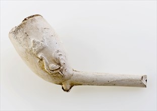 Clay pipe, marked with crowned rooster on the kettle, clay pipe smoking equipment smoking ground find ceramic pottery, pressed
