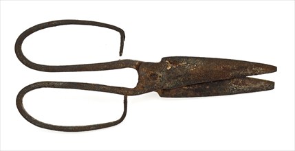 Hinge scissors, scissors with wide oval and open eyes and short blades, scissor cutting tool soil find iron metal, On two sides