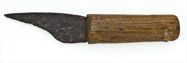 Knife with wooden handle and broad, short, pointed blade, knife cutting tool soil finds iron wood metal, archeology