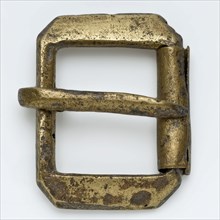 Rectangular buckle with cylindrical sleeve around the side where the stinger is resting, buckle fastener part soil find copper
